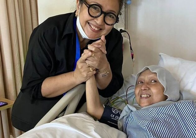 Dina Mariana dalam Kenangan: 8 Potret Sebelum Meninggal, Saat Dewi Irawan Menjenguknya