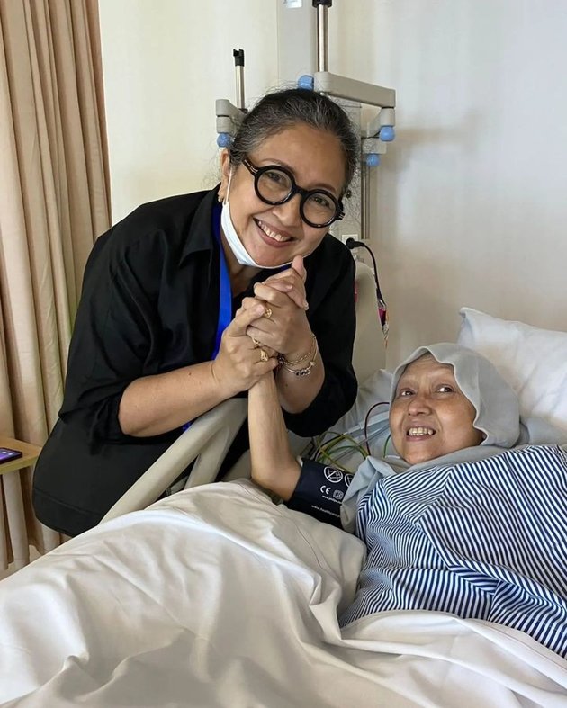 Dina Mariana dalam Kenangan: 8 Potret Sebelum Meninggal, Saat Dewi Irawan Menjenguknya