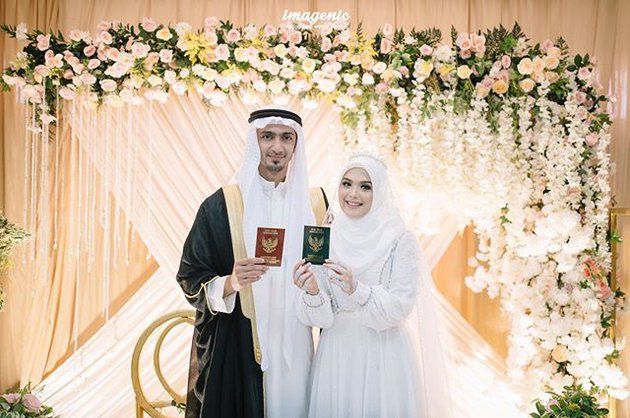 Mengharukan Pasangan Ini Pilih Menikah di KUA, Langsung Bekerja Esok Harinya